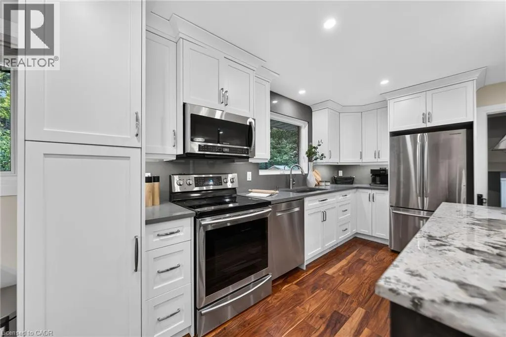 33 SHADYWOOD Crescent