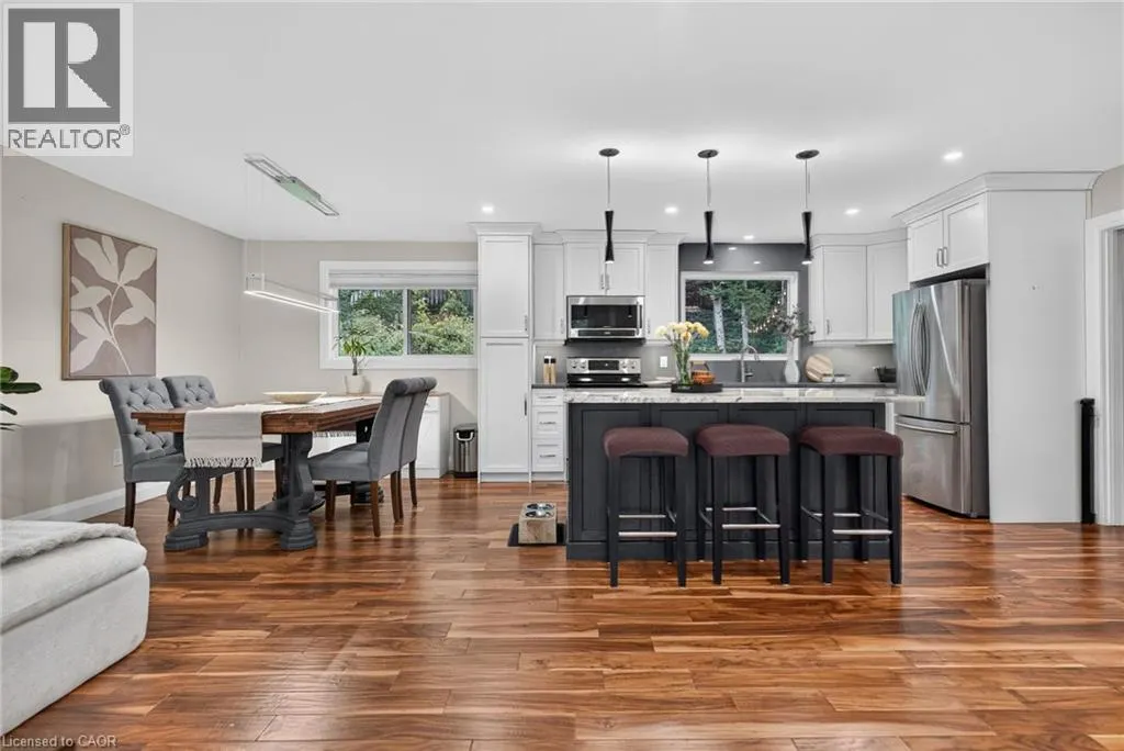 33 SHADYWOOD Crescent
