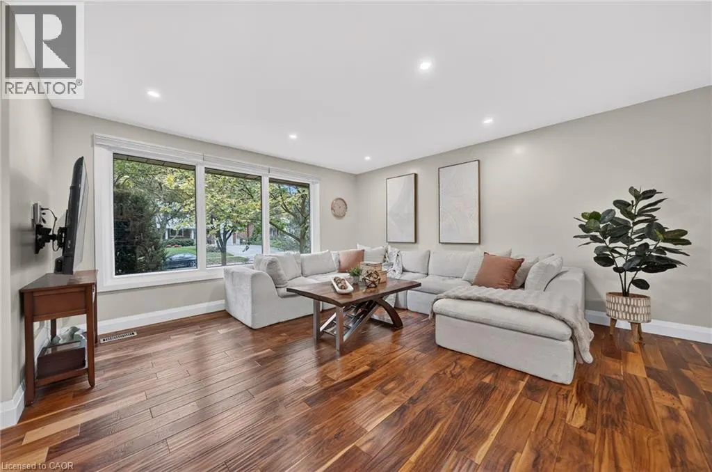 33 SHADYWOOD Crescent