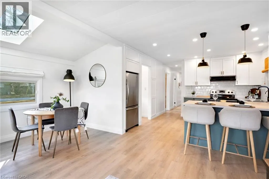 28 MACPHERSON Crescent