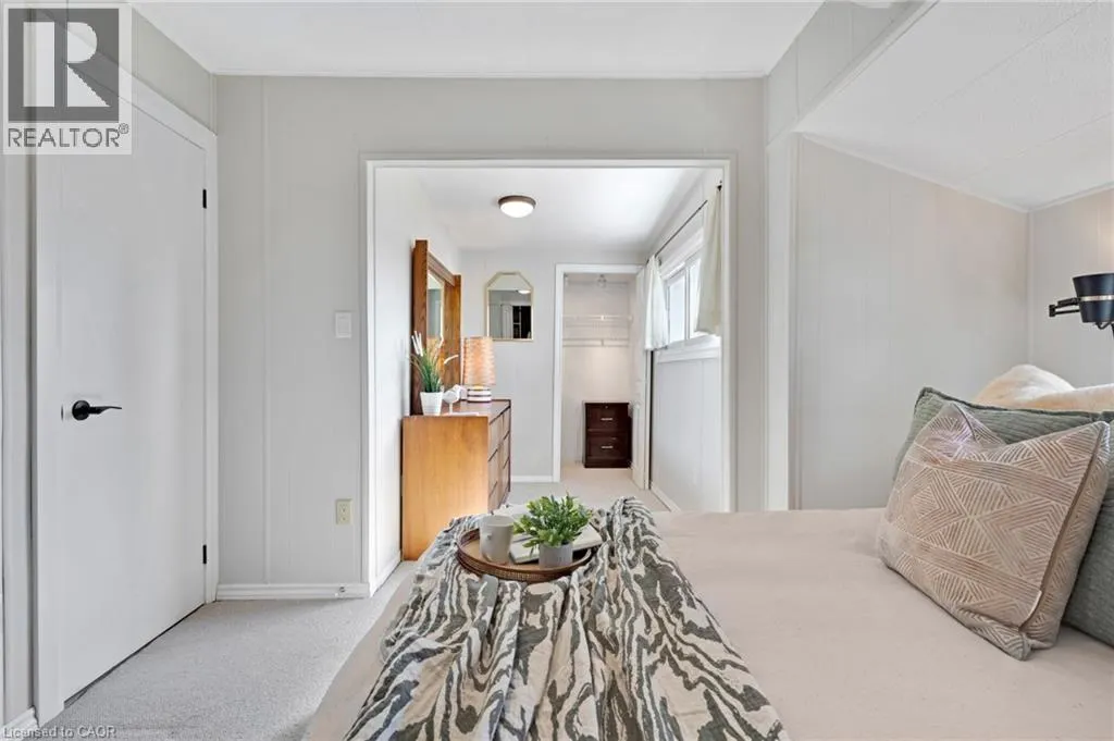 28 MACPHERSON Crescent