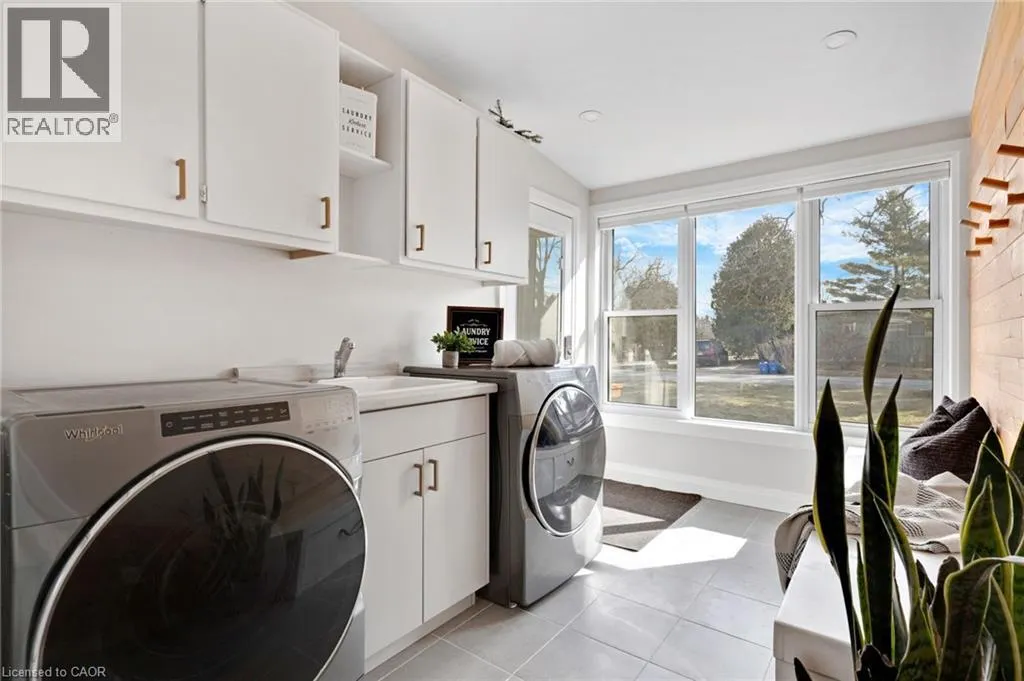 28 MACPHERSON Crescent
