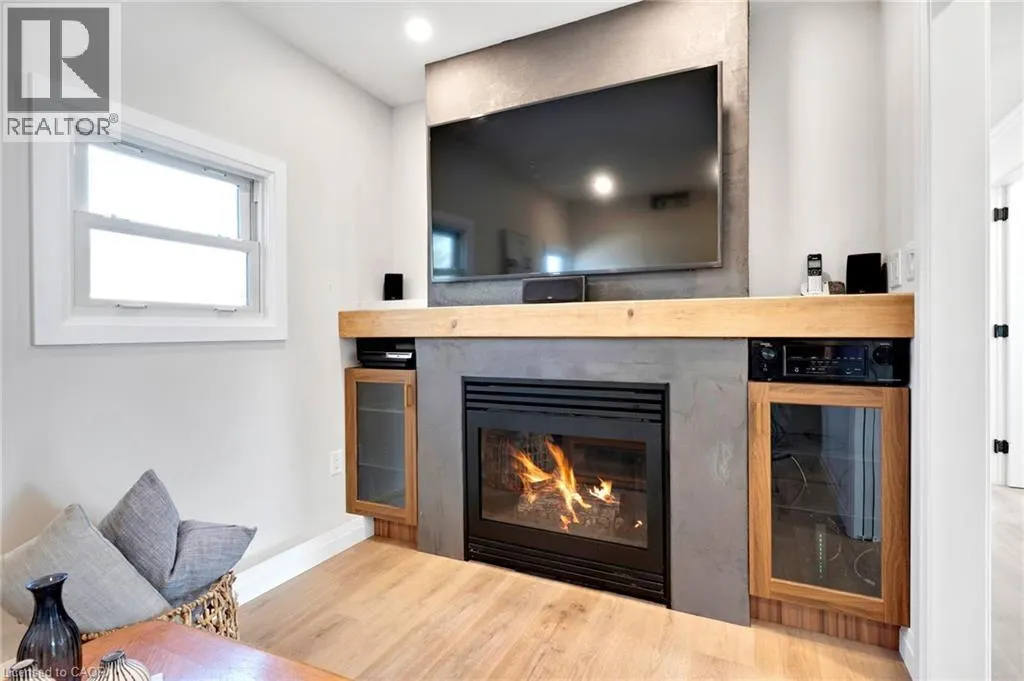 28 MACPHERSON Crescent