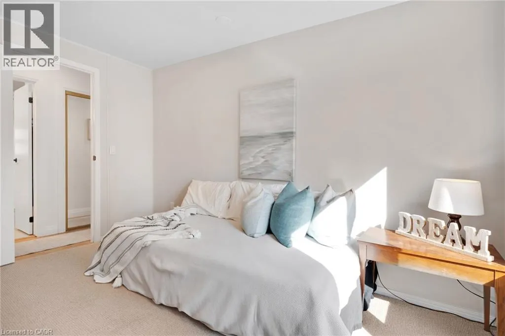 28 MACPHERSON Crescent