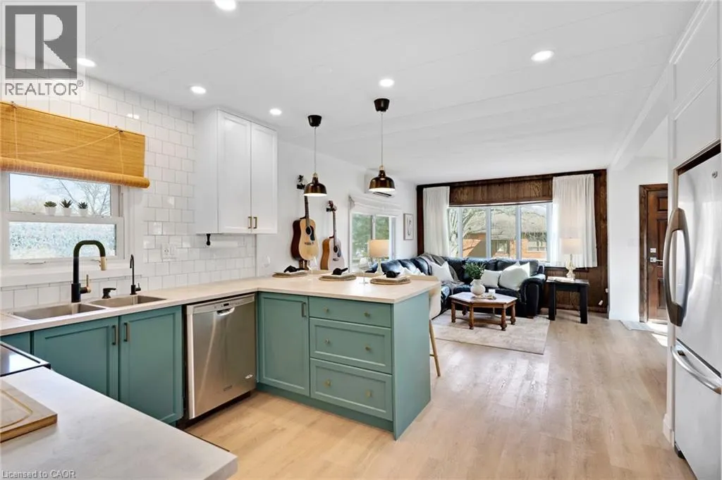 28 MACPHERSON Crescent