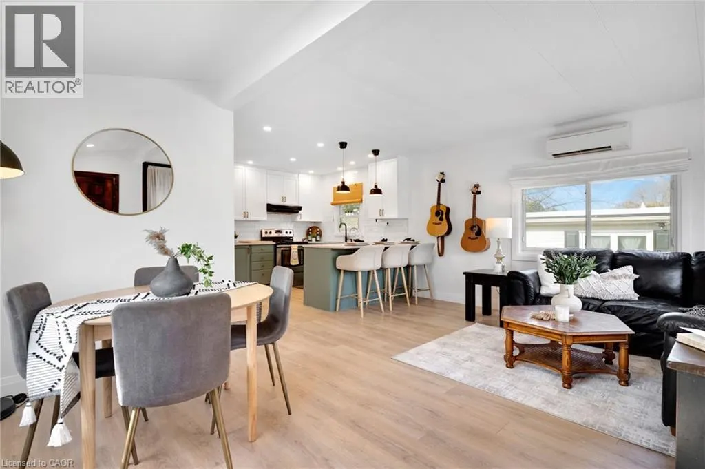 28 MACPHERSON Crescent