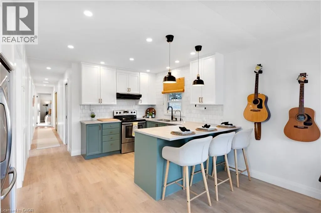 28 MACPHERSON Crescent