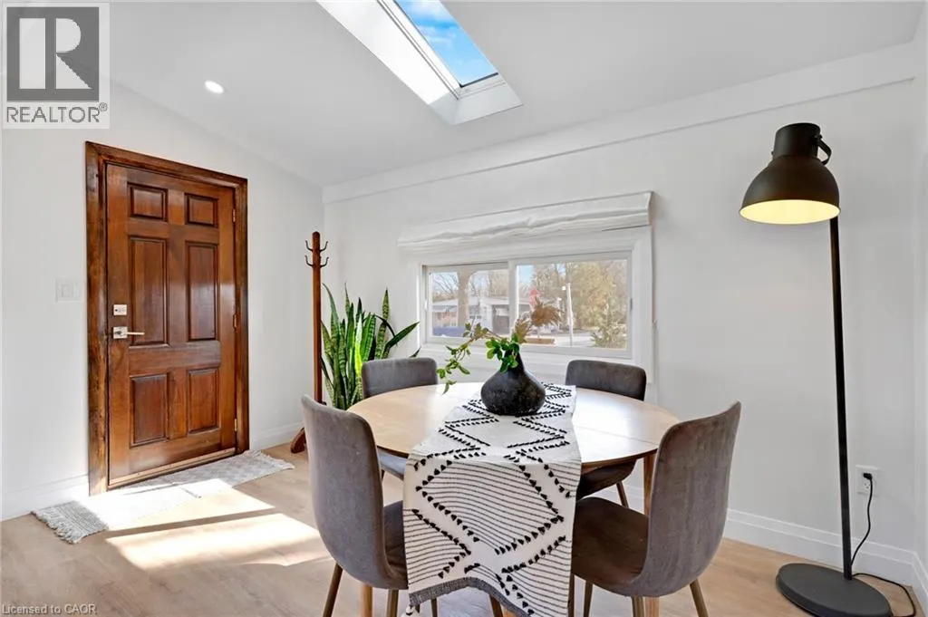 28 MACPHERSON Crescent