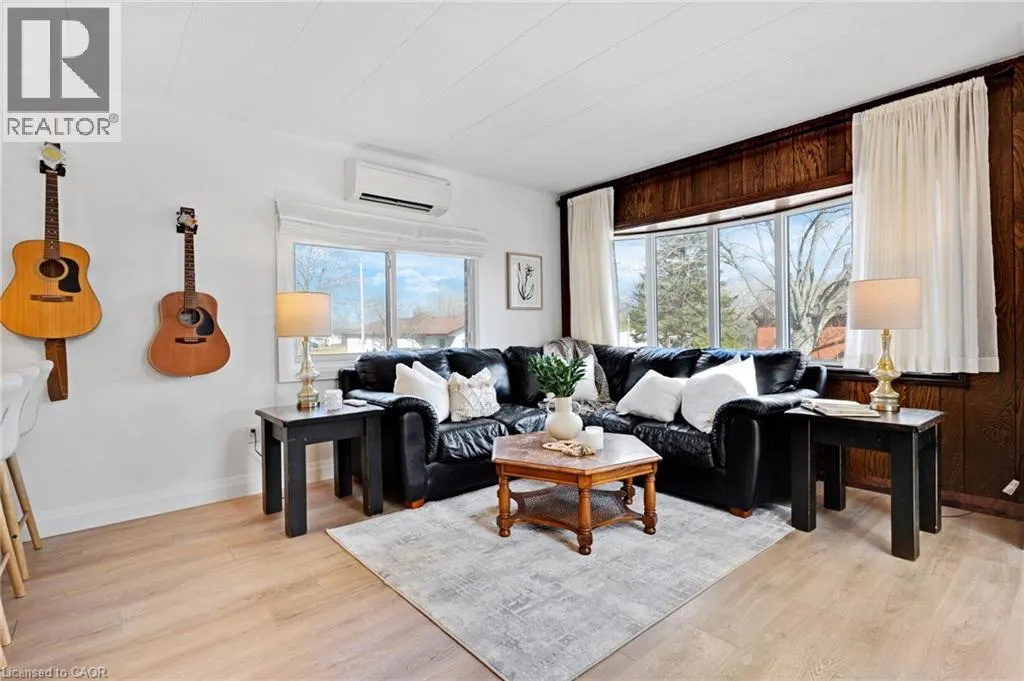 28 MACPHERSON Crescent