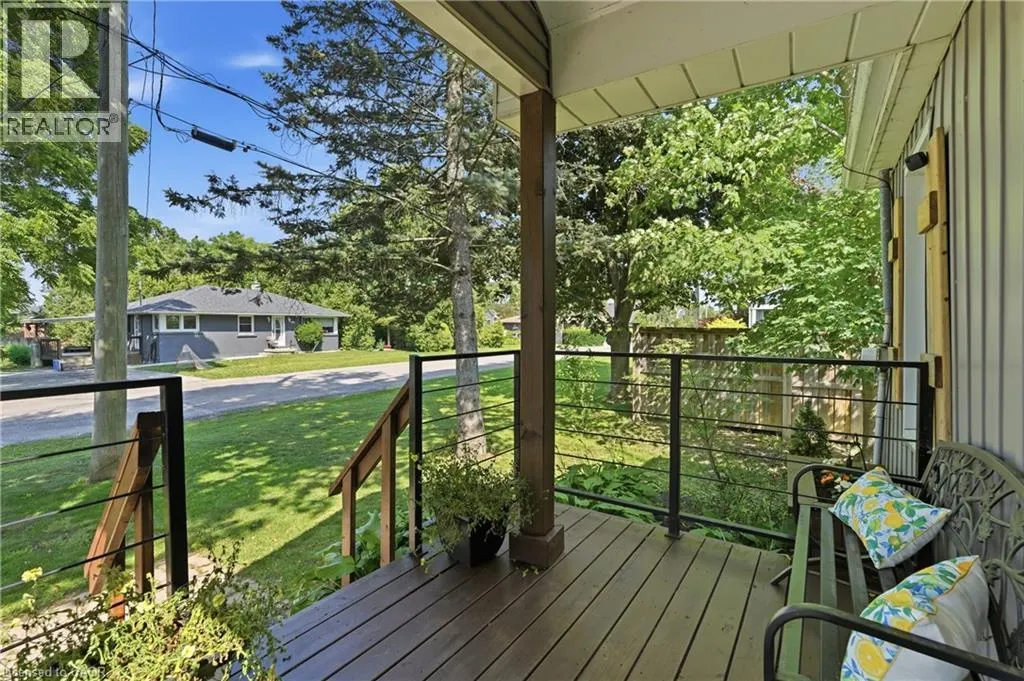 21 RENFREW Street E