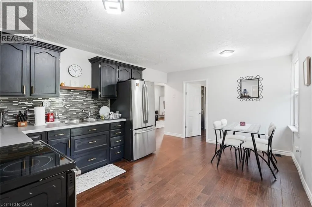 21 RENFREW Street E