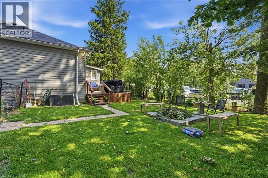 21 RENFREW Street E