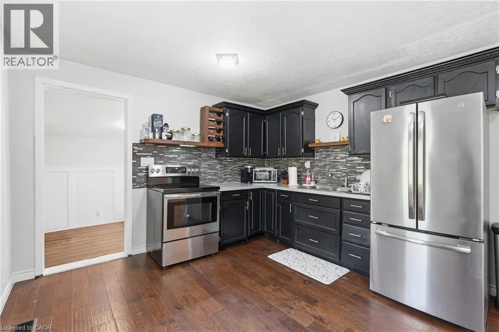 21 RENFREW Street E