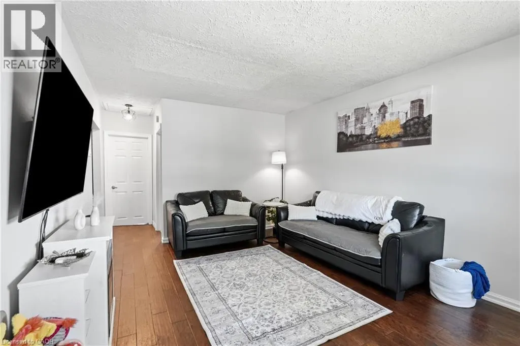 21 RENFREW Street E