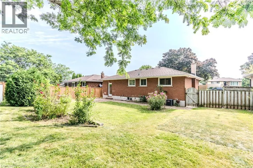 17 WOODSVIEW Avenue