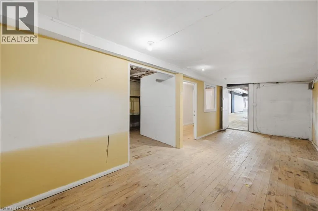 48 GRAND RIVER Street N
