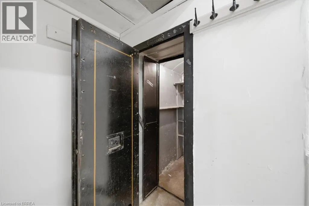 48 GRAND RIVER Street N