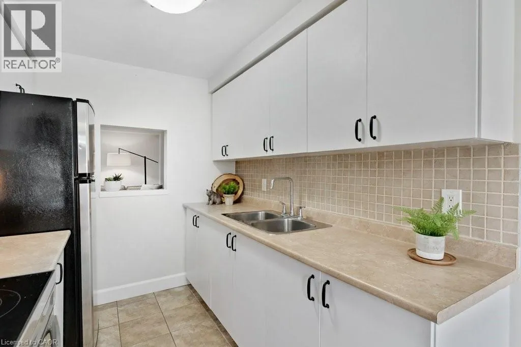 700 ERINBROOK Drive Unit# 22 #22