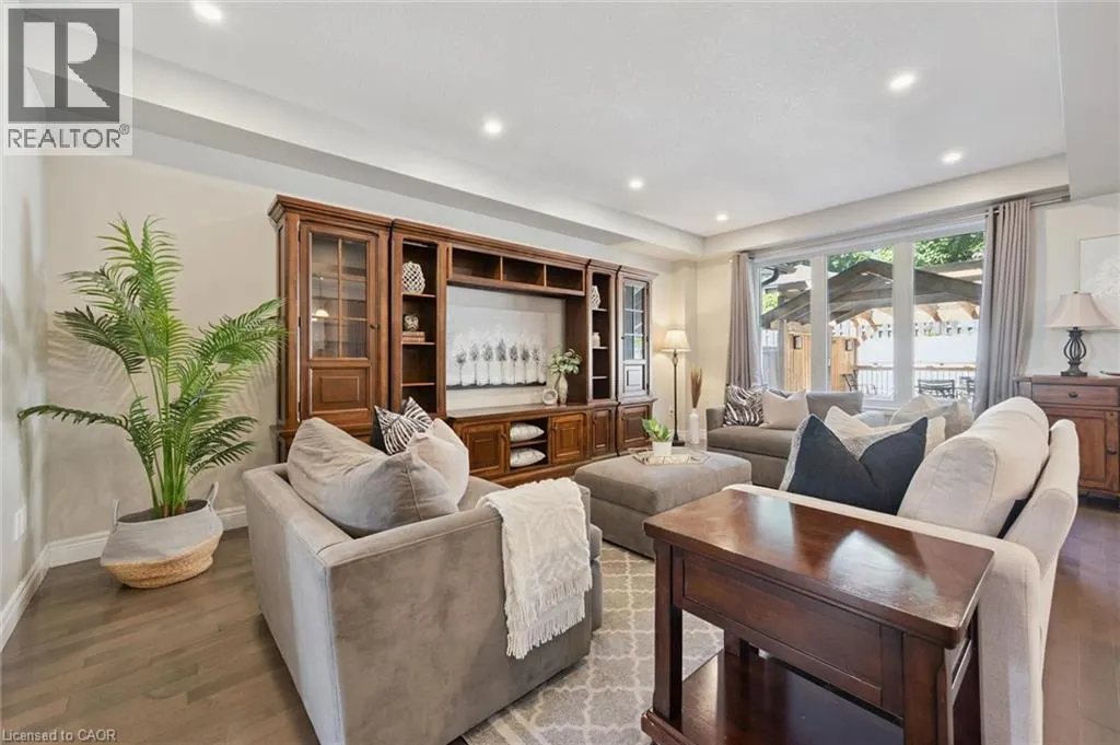 254 GOSLING GARDENS Avenue Unit# 11 #11