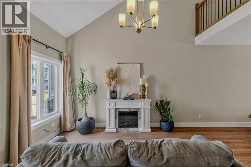 744 NELSON Street Unit# 5 #5