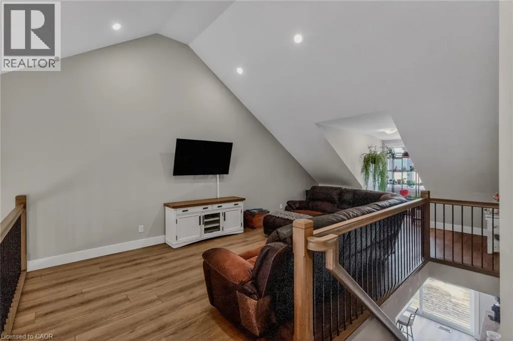 744 NELSON Street Unit# 5 #5