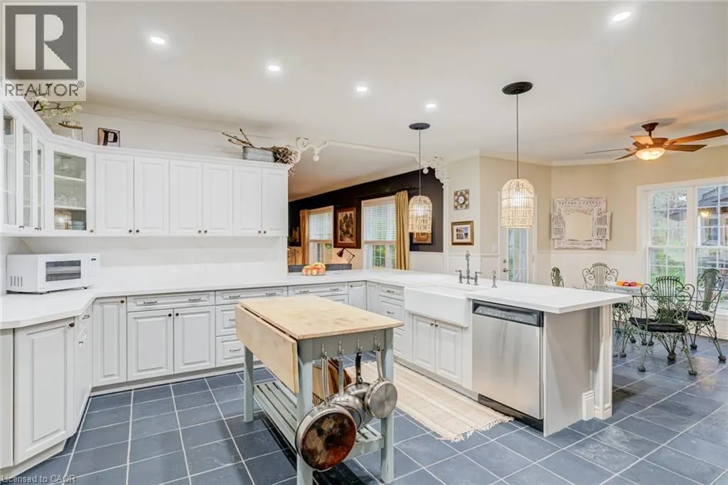 1097 MINERAL SPRINGS Road