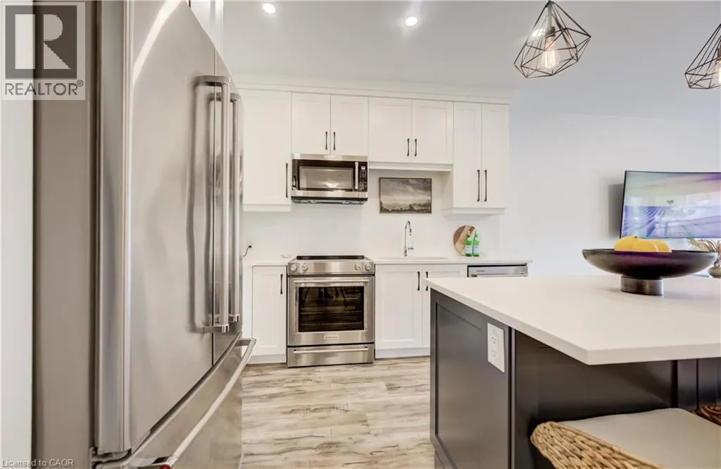332 GOSLING Gardens Unit# 104 #104