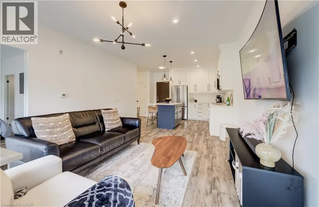 332 GOSLING Gardens Unit# 104 #104
