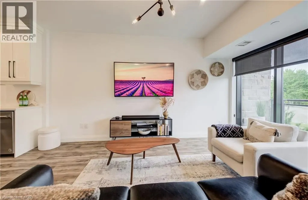 332 GOSLING Gardens Unit# 104 #104