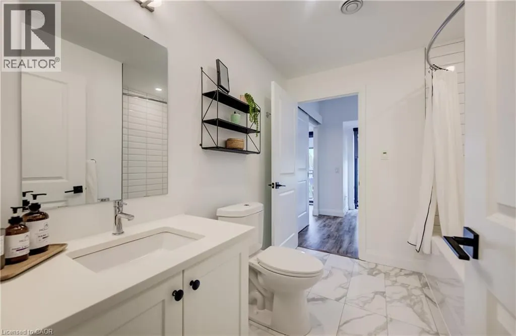 332 GOSLING Gardens Unit# 104 #104