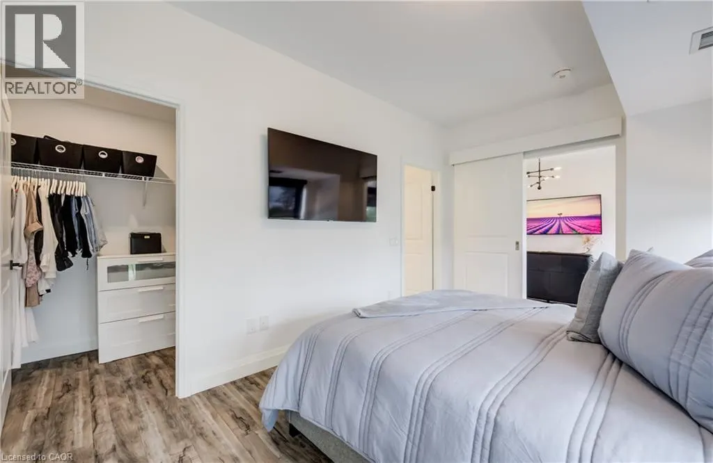 332 GOSLING Gardens Unit# 104 #104