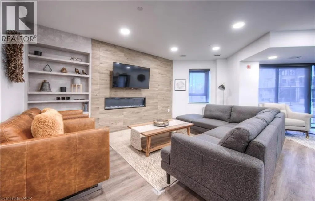 332 GOSLING Gardens Unit# 104 #104