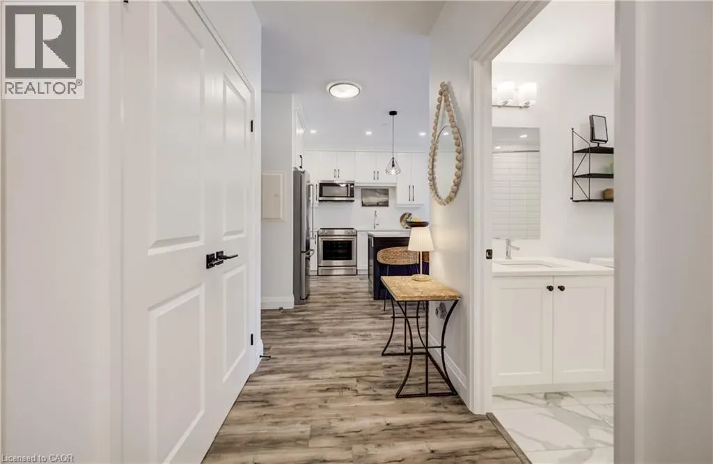 332 GOSLING Gardens Unit# 104 #104