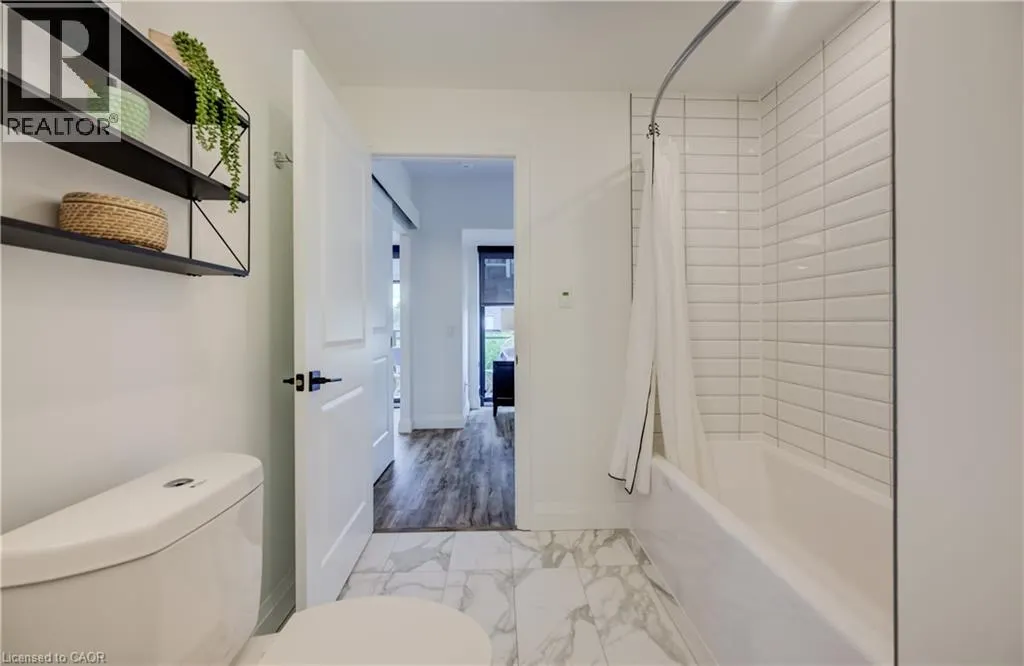 332 GOSLING Gardens Unit# 104 #104
