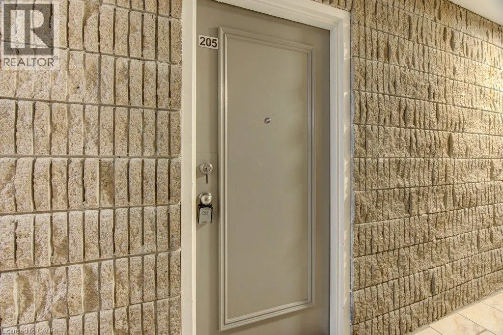 390 ADMIRAL Drive Unit# 205 #205