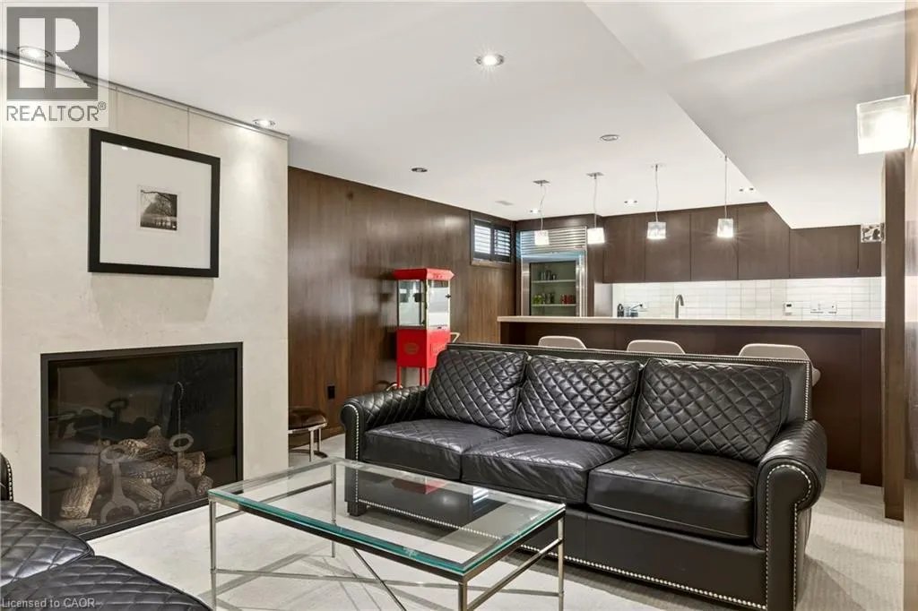 15 PEPPERTREE Crescent