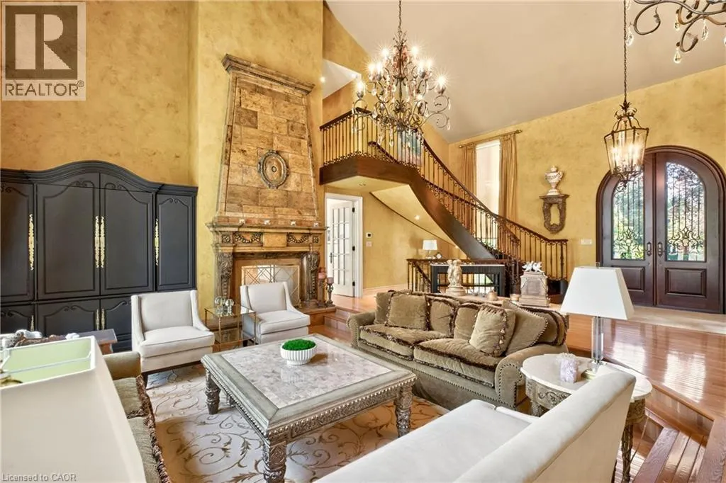 15 PEPPERTREE Crescent