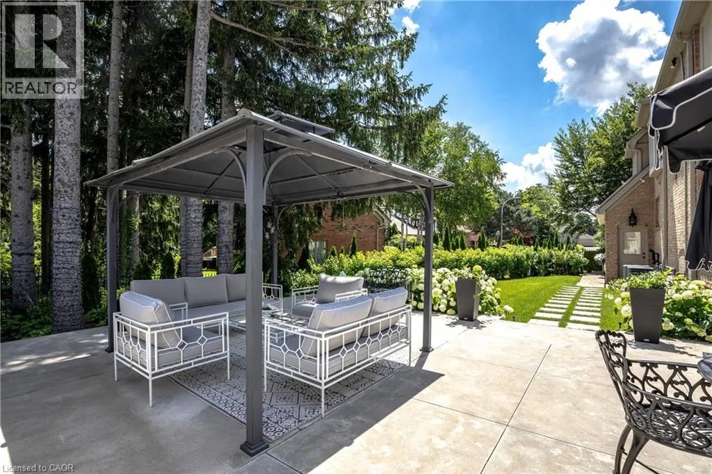 15 PEPPERTREE Crescent