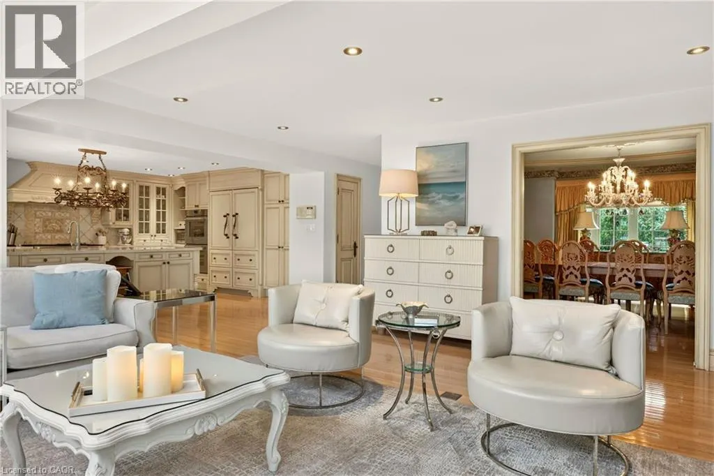 15 PEPPERTREE Crescent