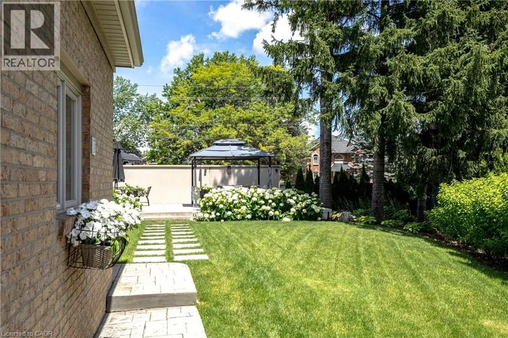 15 PEPPERTREE Crescent