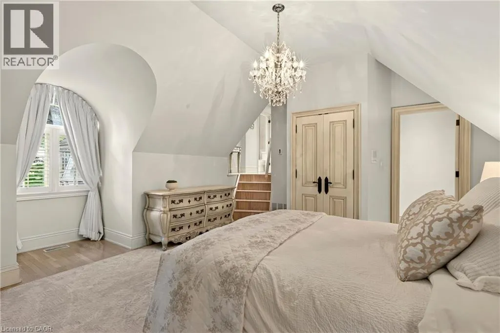 15 PEPPERTREE Crescent