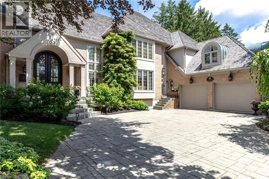 15 PEPPERTREE Crescent