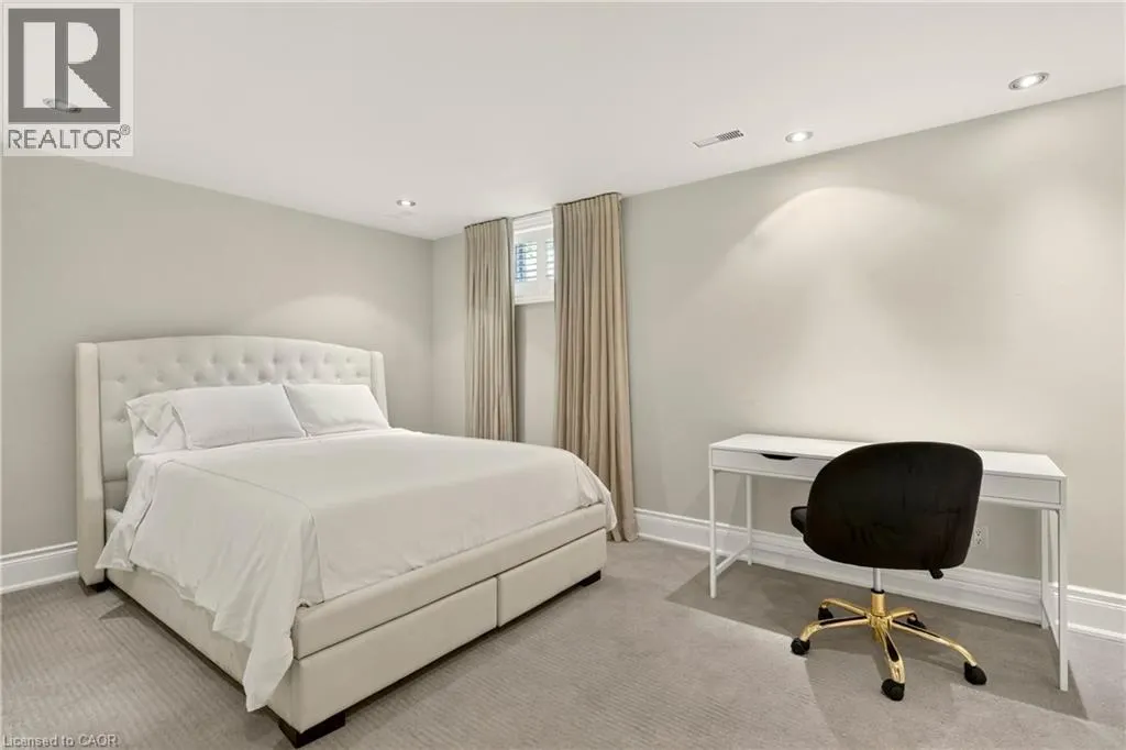 15 PEPPERTREE Crescent