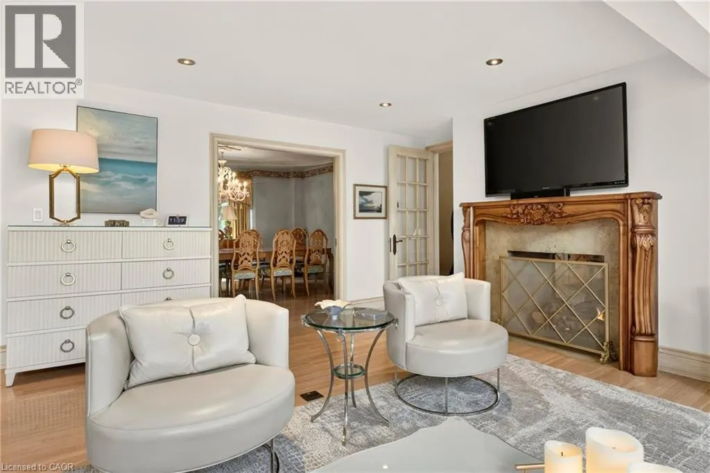 15 PEPPERTREE Crescent