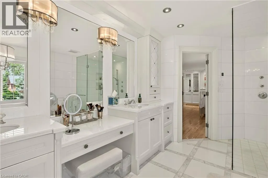 15 PEPPERTREE Crescent