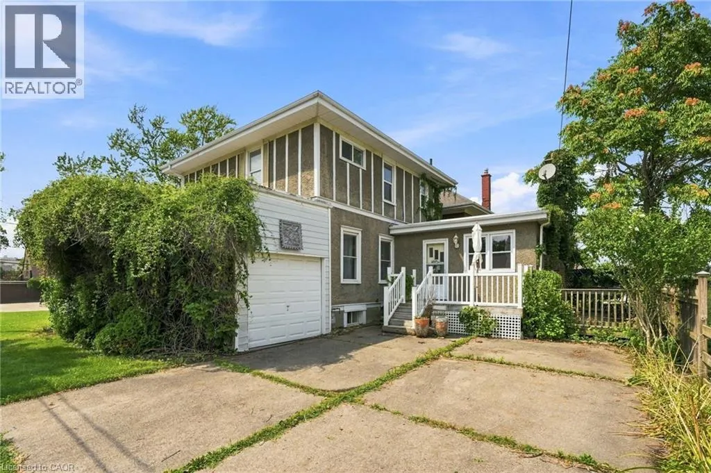 2 CARLETON Street N