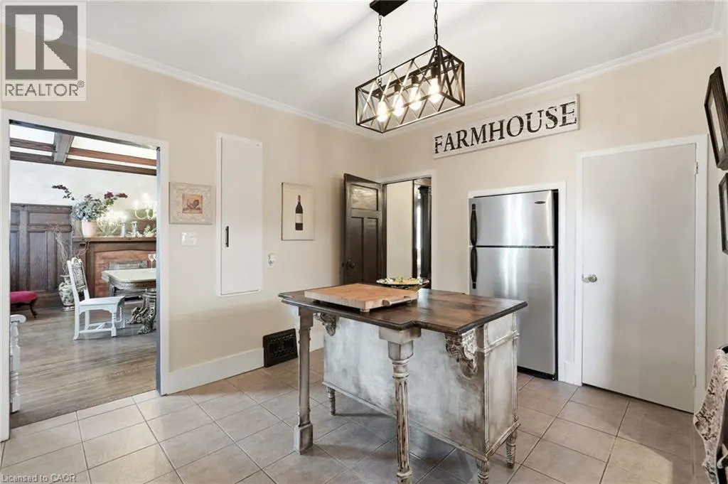 2 CARLETON Street N