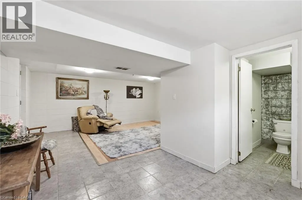 2 CARLETON Street N