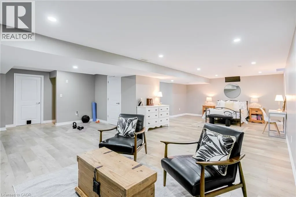7 KINSMAN Drive