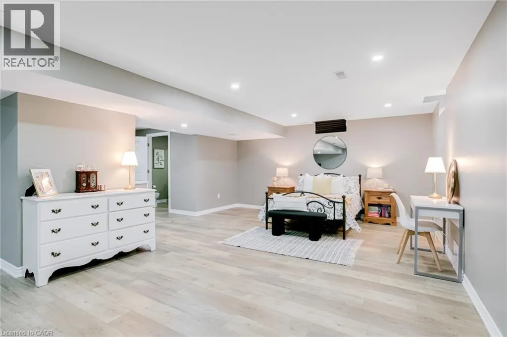 7 KINSMAN Drive